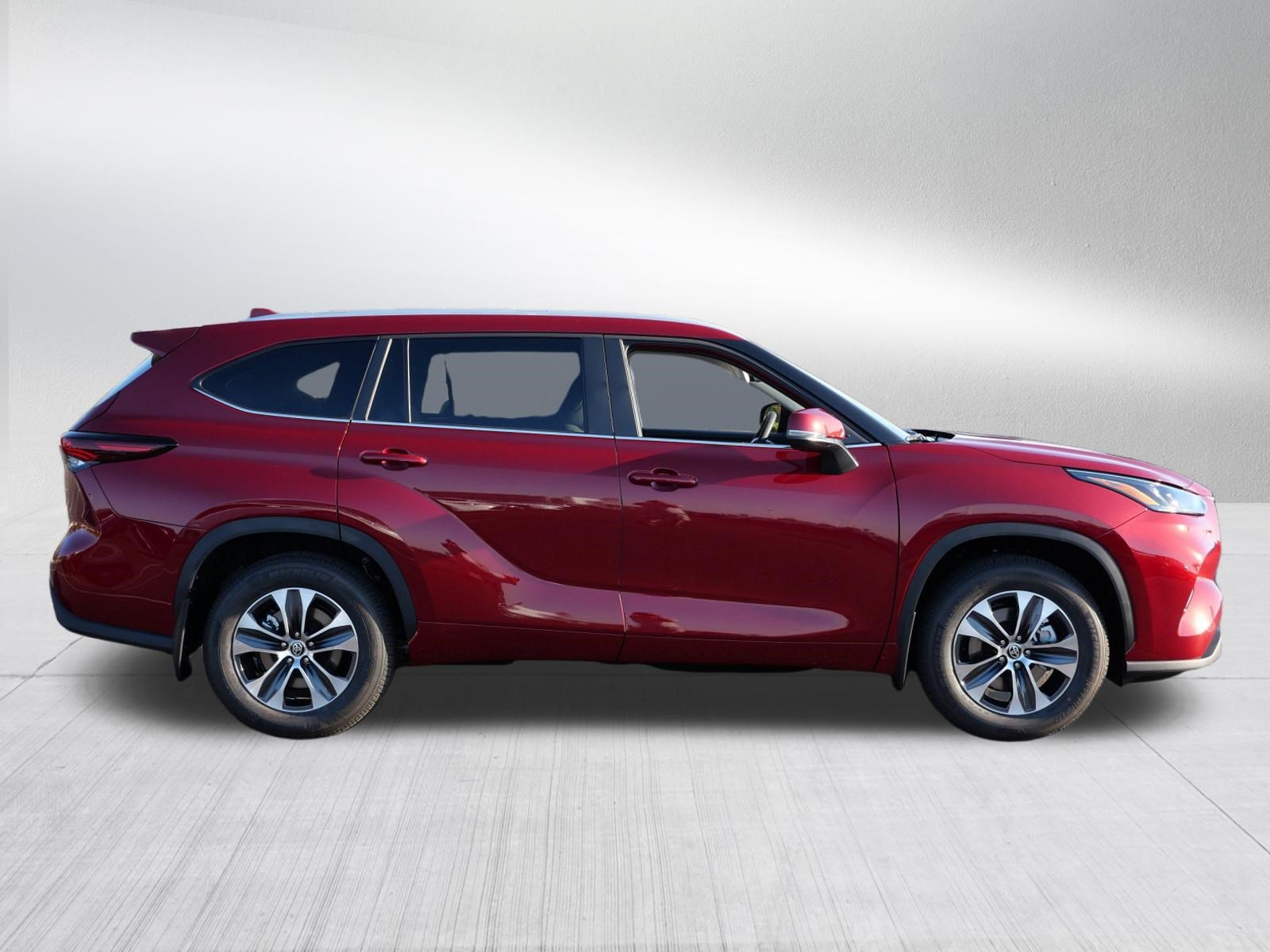 Certified 2026 Toyota Highlander XLE AWD/4WD image 8