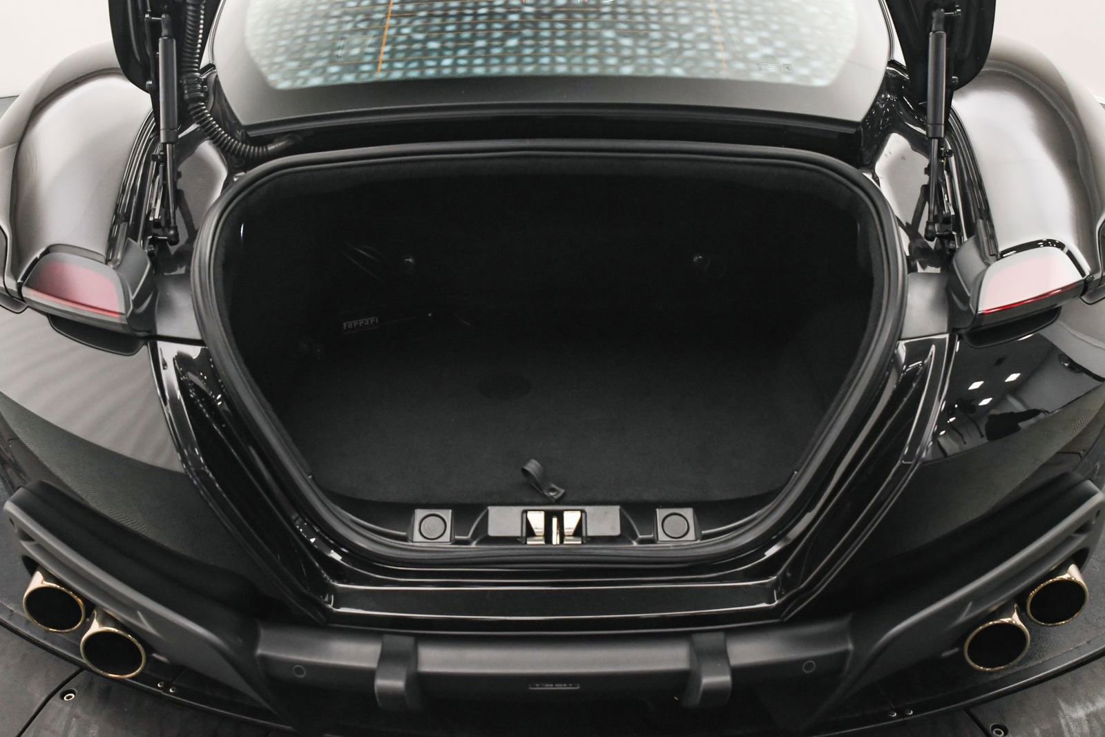 Used 2023 Ferrari Roma image 8