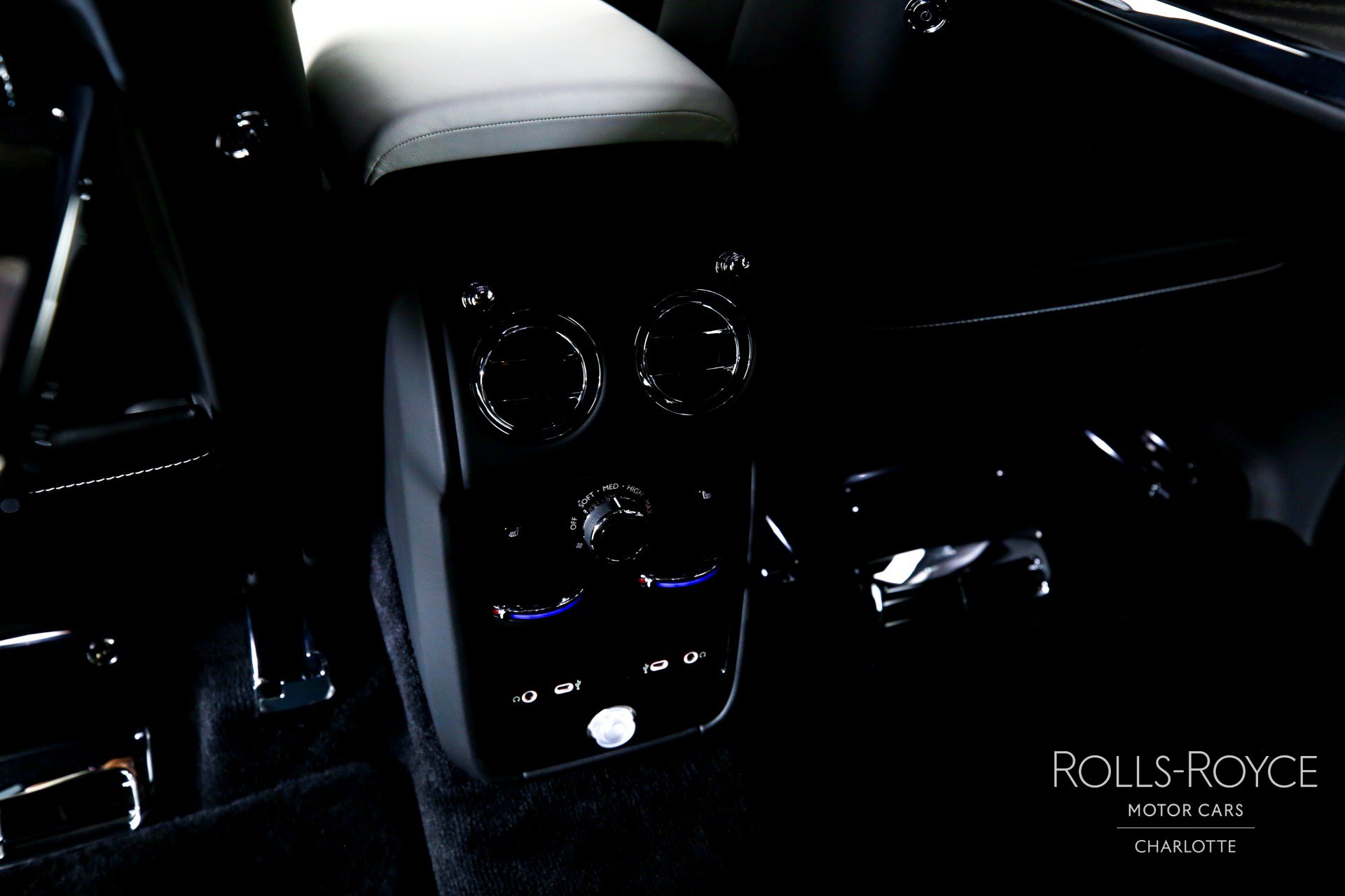 Used 2026 Rolls-Royce Cullinan AWD/4WD image 22