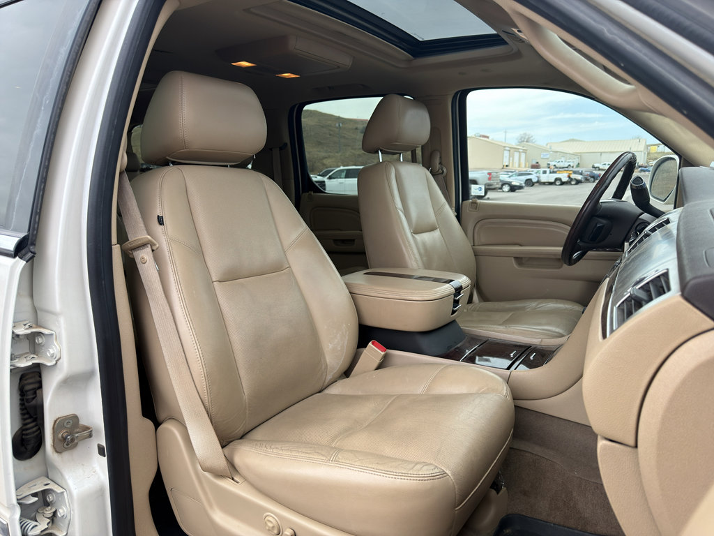 Used 2011 Cadillac Escalade ESV Premium AWD/4WD image 29