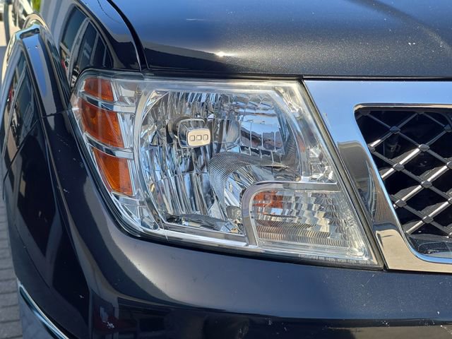 Used 2019 Nissan Frontier SL image 10