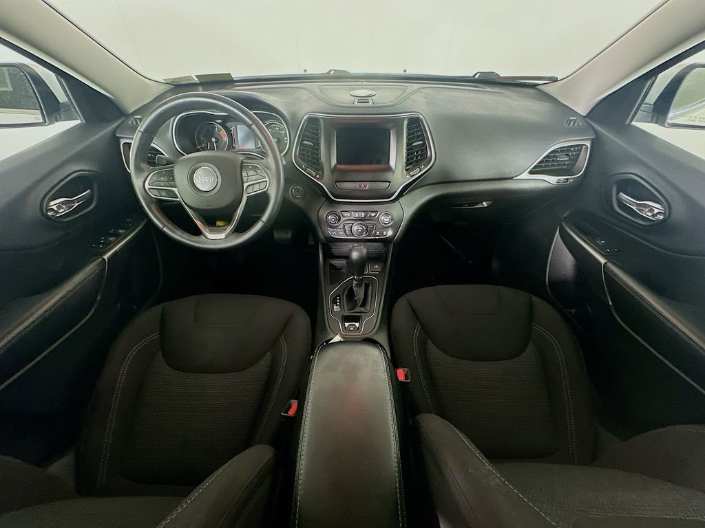 Used 2019 Jeep Cherokee Latitude w/ Cold Weather Group image 10