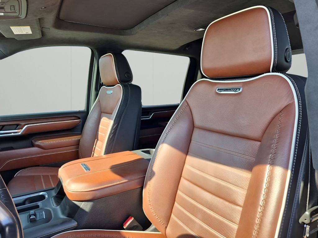 Used 2024 GMC Sierra 3500 Denali Ultimate image 33