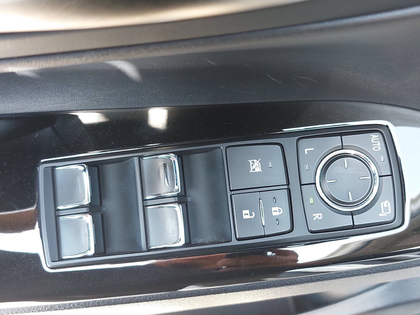 Used 2018 Lexus LX 570 4WD image 31