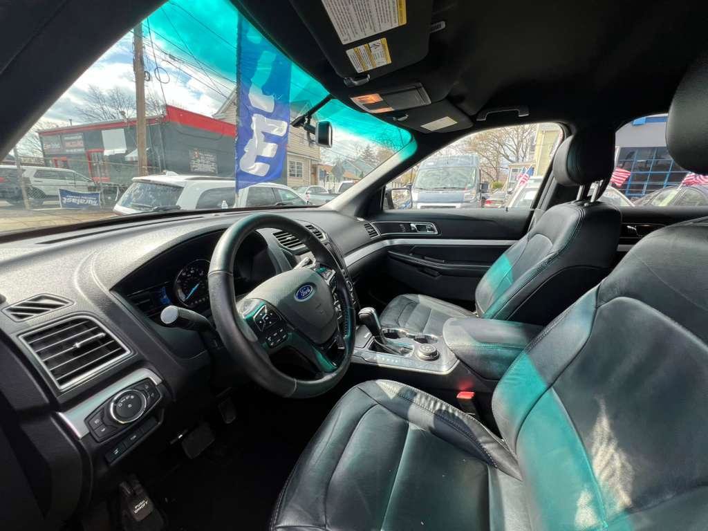 Used 2016 Ford Explorer XLT w/ Equipment Group 202A image 26