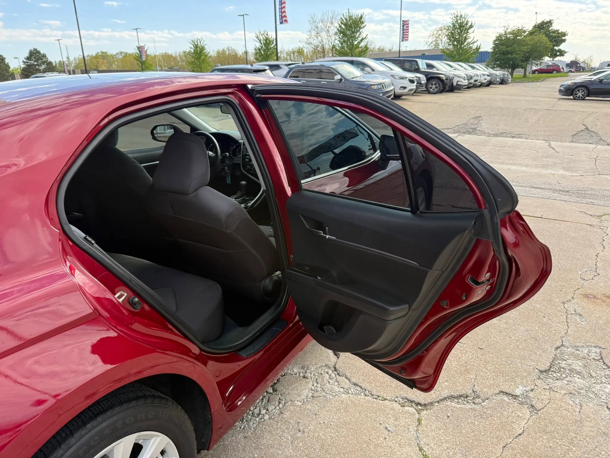 Used 2020 Toyota Camry LE FWD image 21