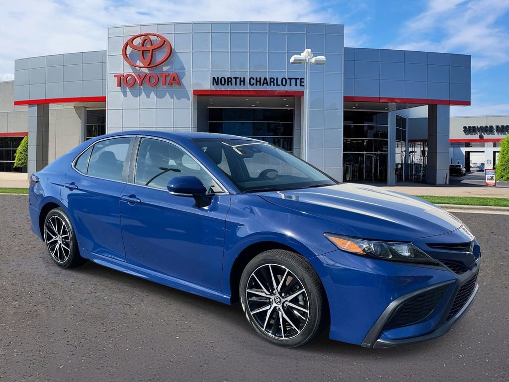 Used 2024 Toyota Camry SE w/ Convenience Package FWD image 3