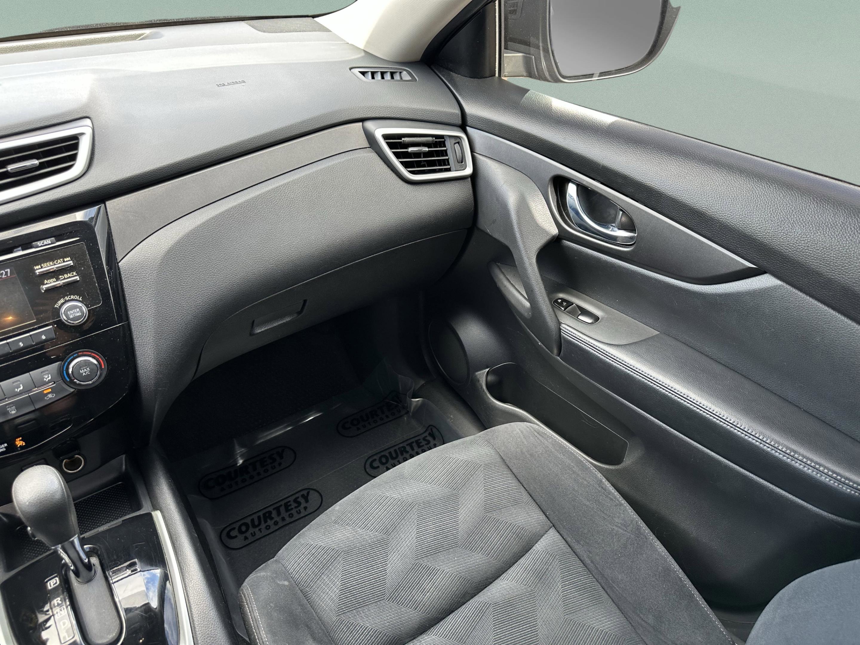 Used 2016 Nissan Rogue S w/ Appearance Package image 15