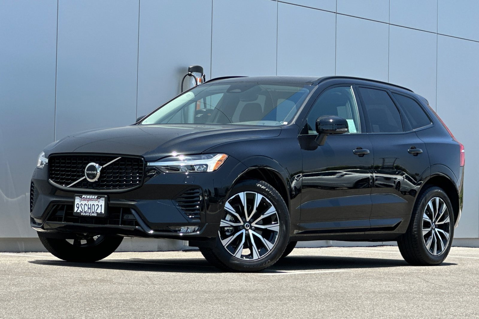Used 2025 Volvo XC60 B5 Plus w/ Protection Package Premier image 1