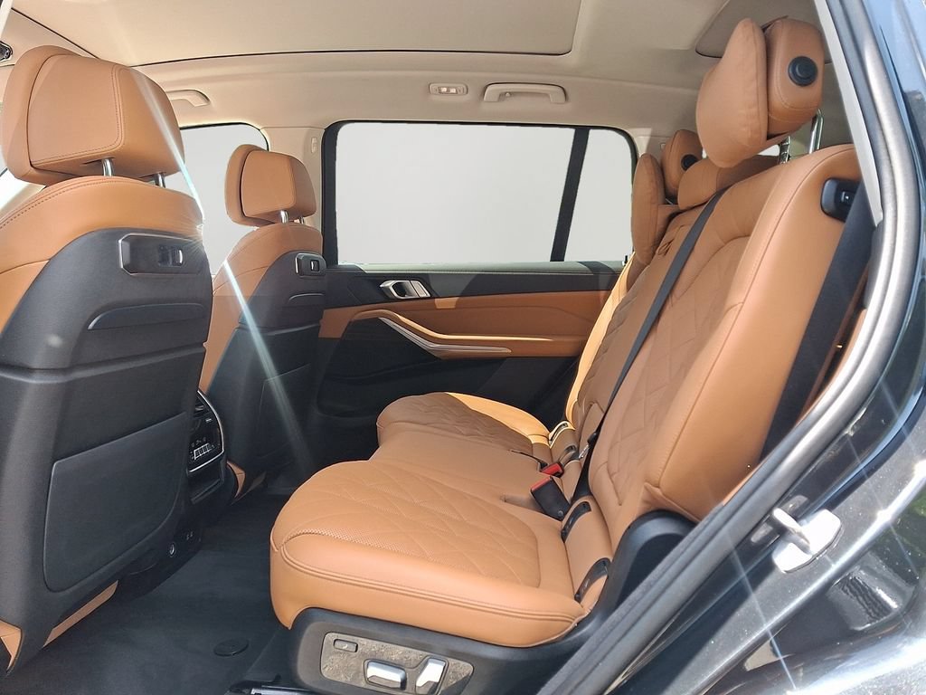 Used 2024 BMW X7 xDrive40i AWD/4WD image 8