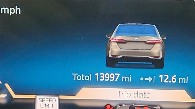 Used 2025 BMW i5 xDrive40 image 42