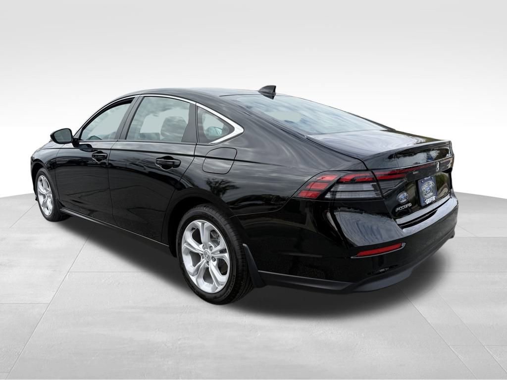 Used 2025 Honda Accord LX image 4