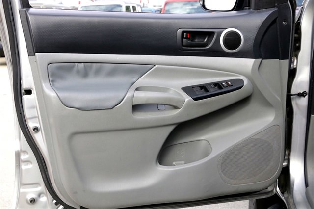 Used 2015 Toyota Tacoma PreRunner image 21