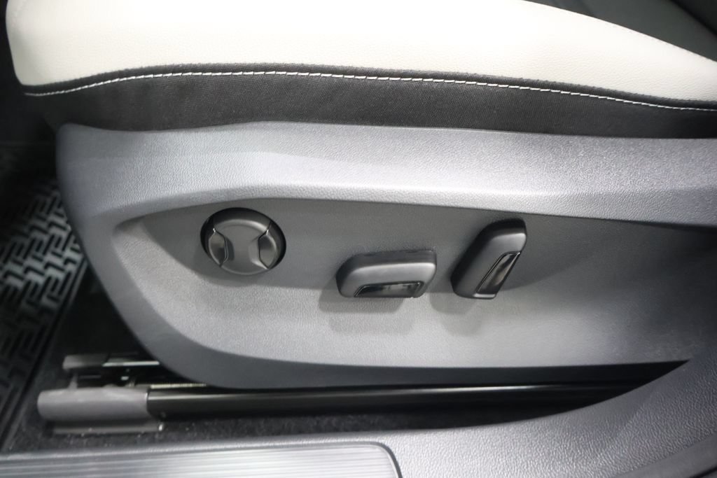 New 2026 Volkswagen Taos SE AWD/4WD image 14