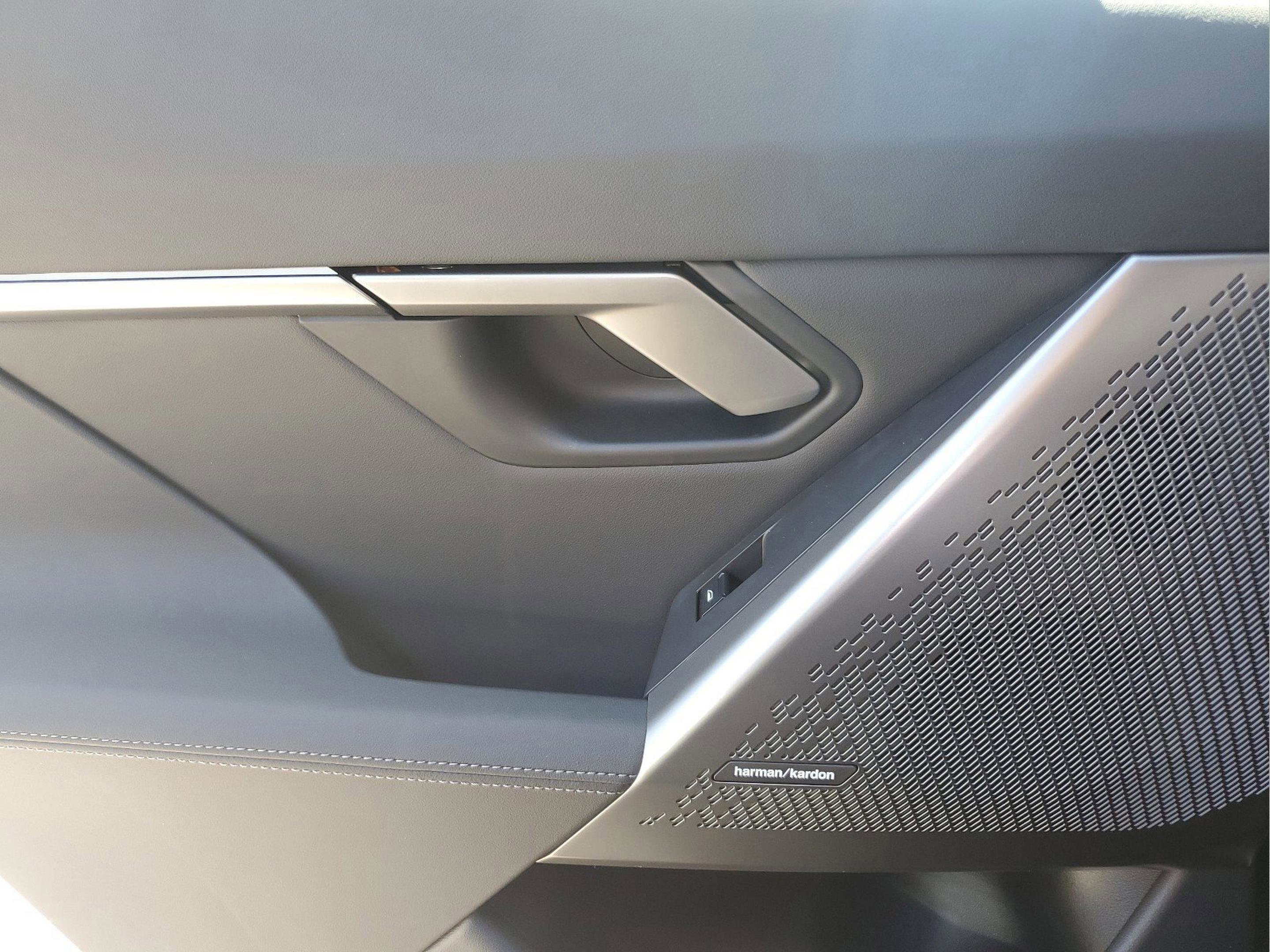 Used 2025 BMW i5 eDrive40i w/ Premium Package image 13