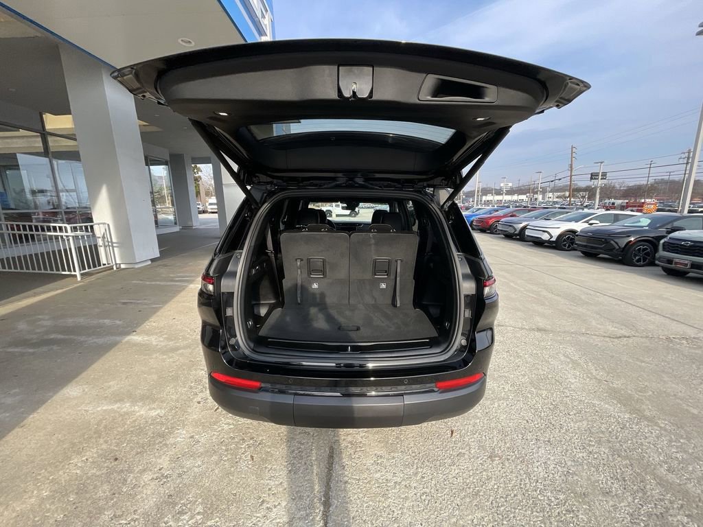 Used 2025 Jeep Grand Cherokee L Limited w/ Black Appearance Package image 25