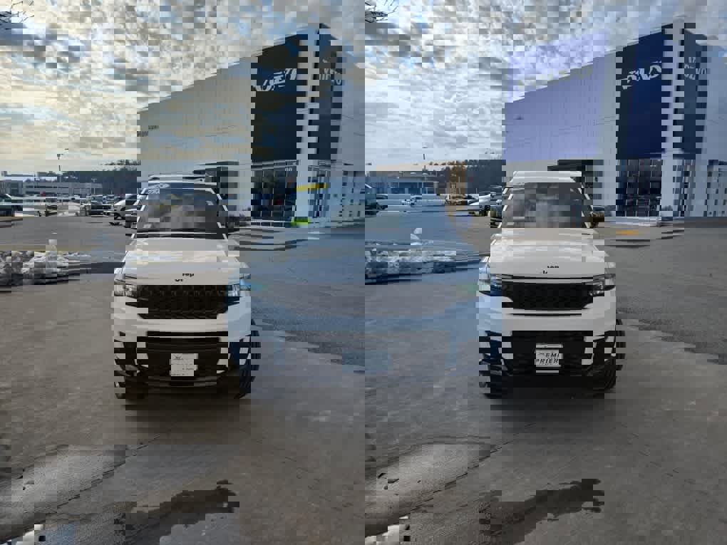 Used 2025 Jeep Grand Cherokee L Altitude AWD/4WD image 3