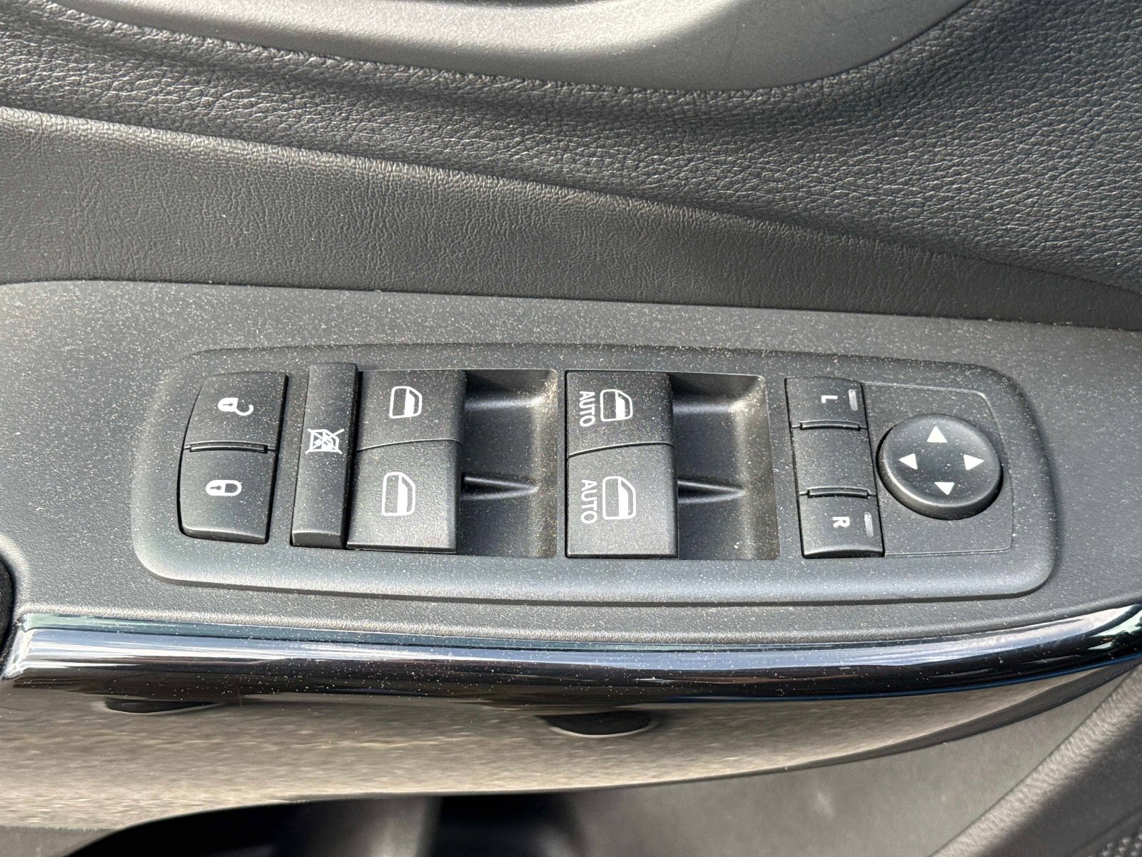 Certified 2020 Jeep Cherokee Latitude Plus w/ Cold Weather Group image 21