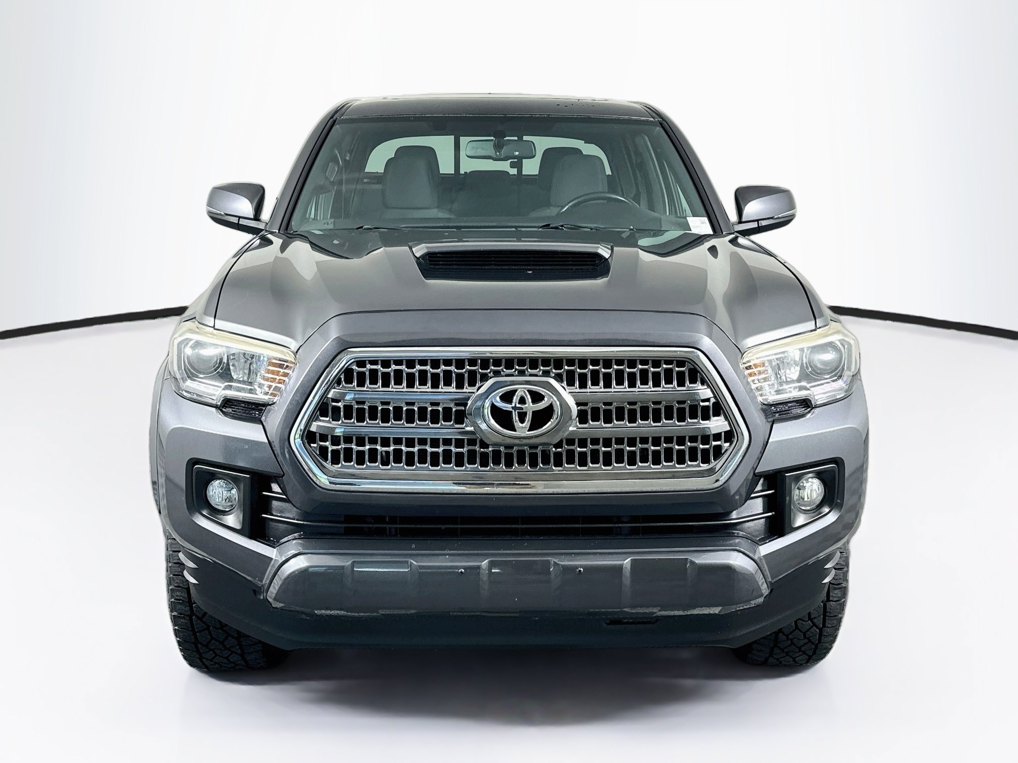 Used 2016 Toyota Tacoma TRD Sport RWD image 2