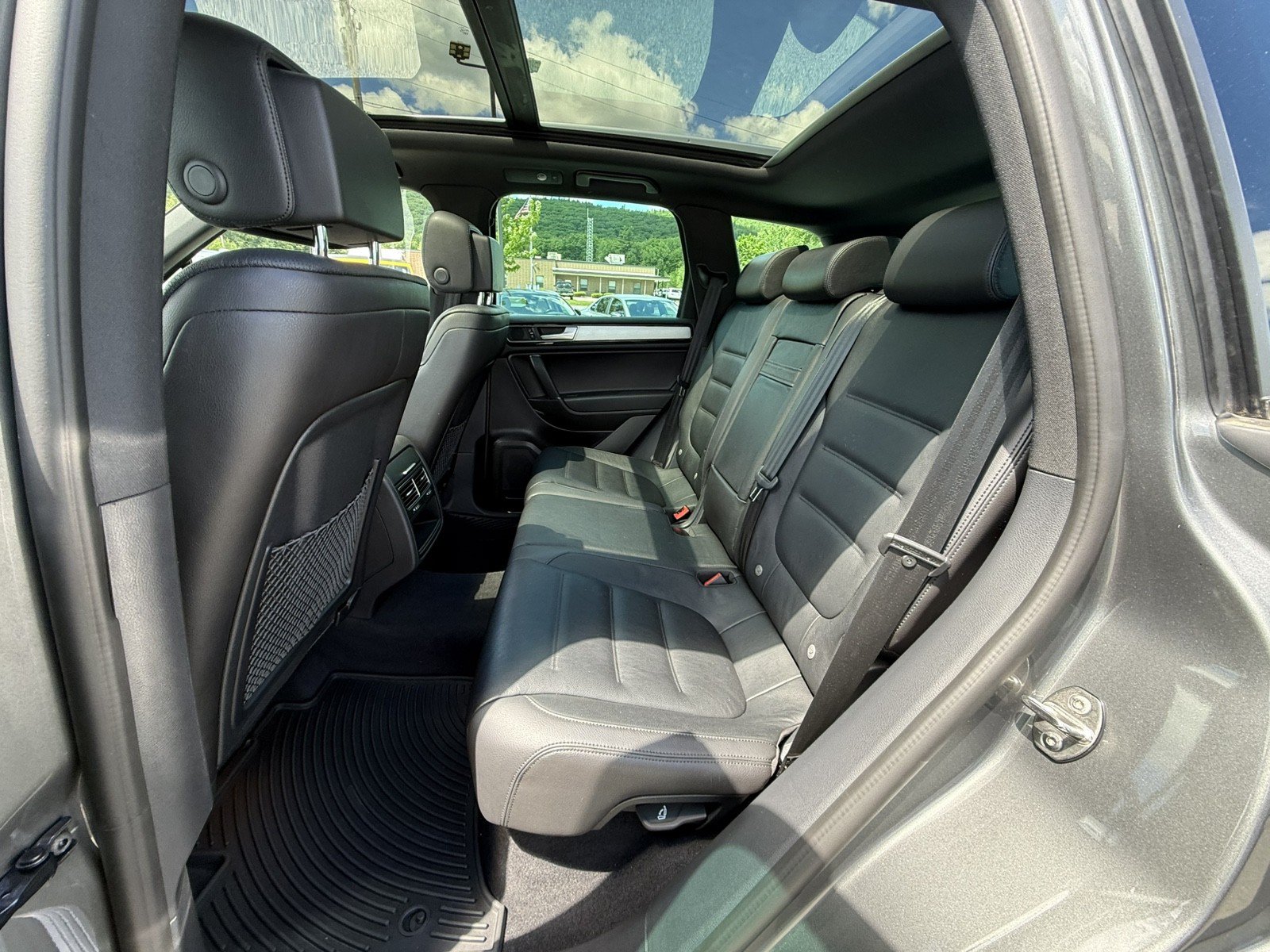 Used 2017 Volkswagen Touareg Wolfsburg Edition AWD/4WD image 19