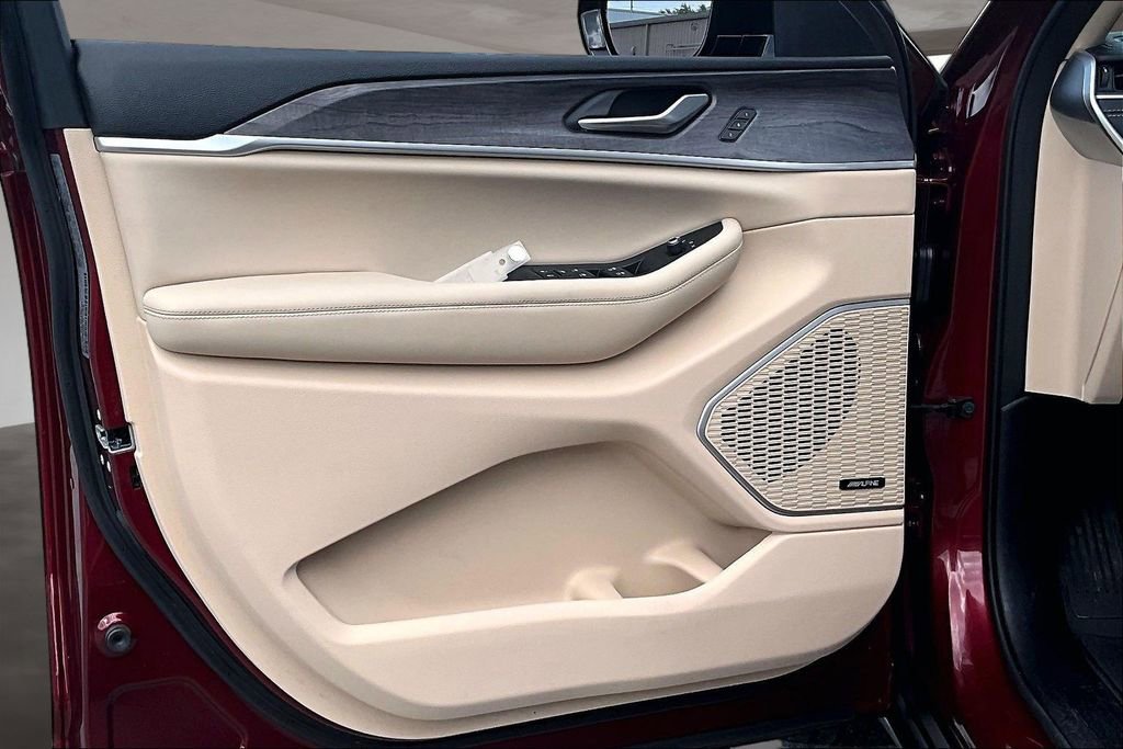 Used 2021 Jeep Grand Cherokee L Limited RWD image 19