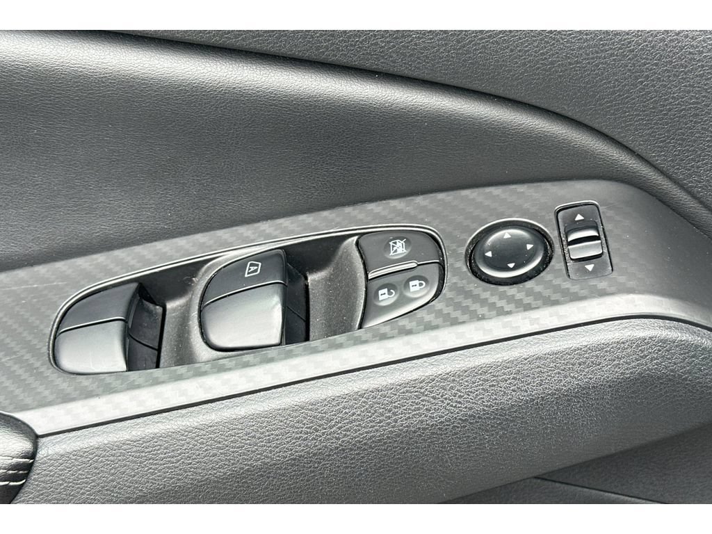 Used 2024 Nissan Altima 2.5 SV FWD image 12