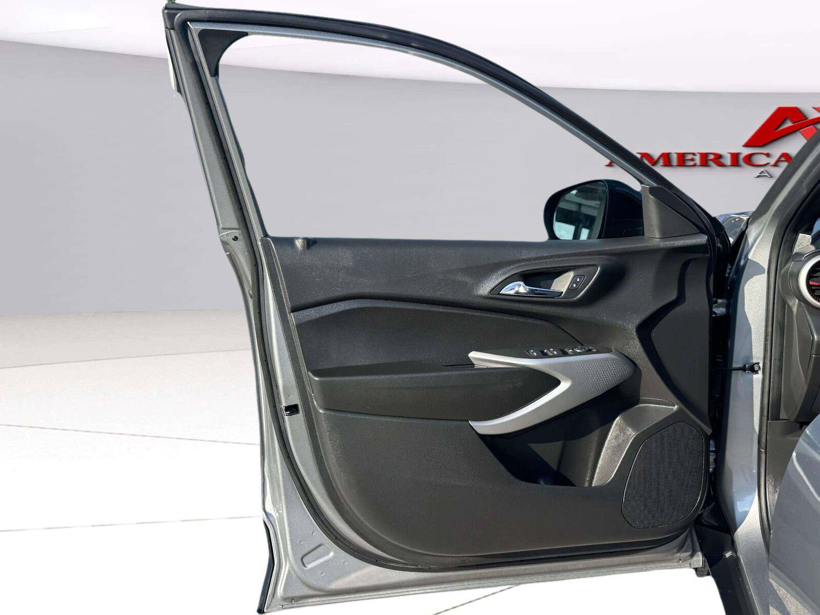 Used 2024 Chevrolet Trax RS w/ Sunroof Package FWD image 17