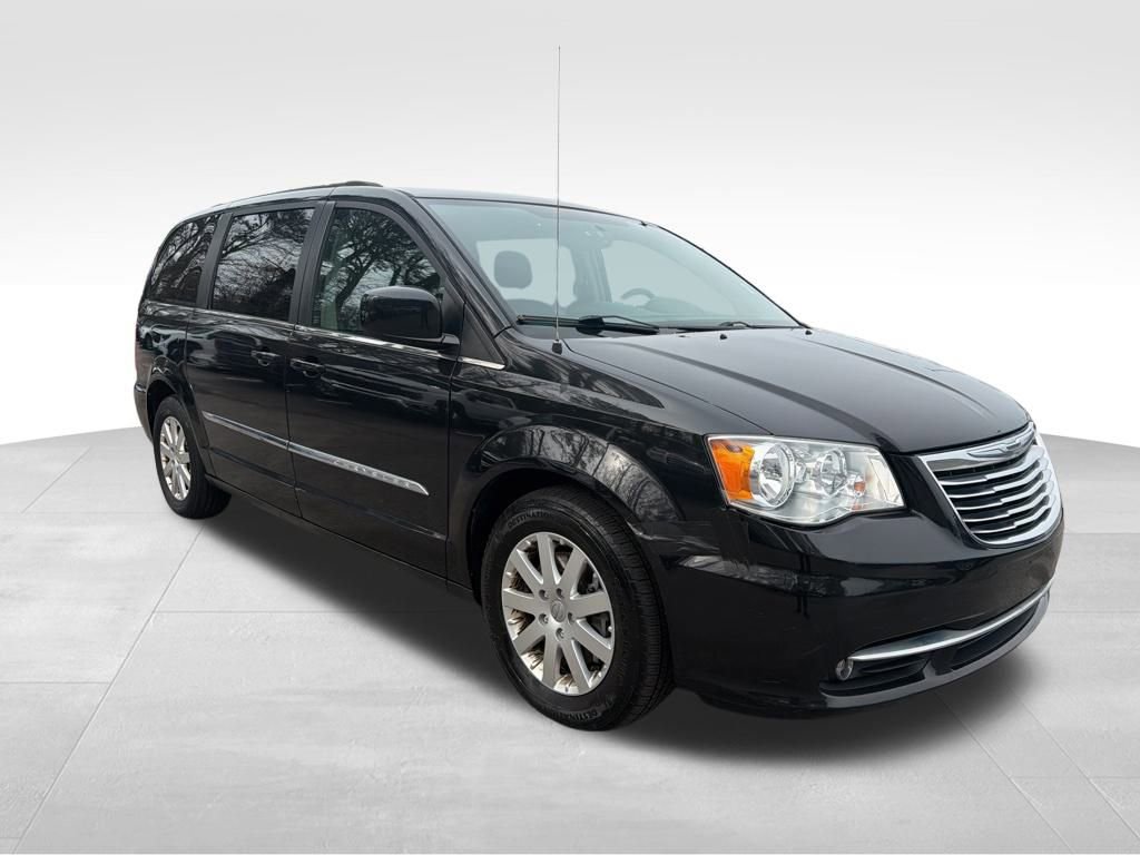 Used 2014 Chrysler Town & Country Touring image 8