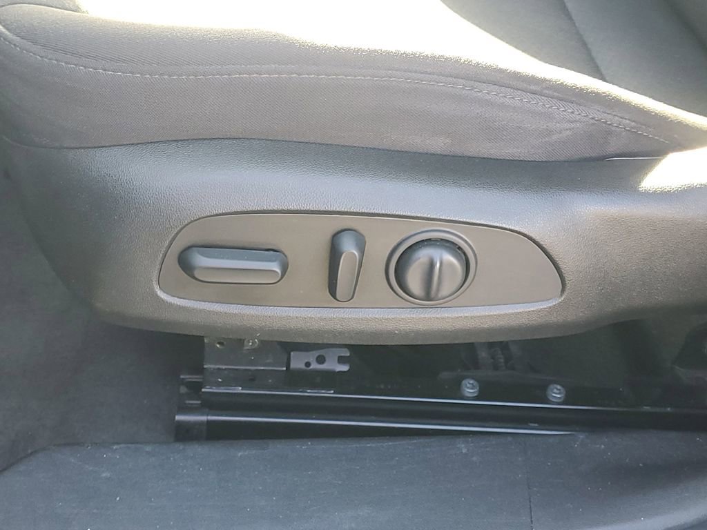 Used 2020 Chevrolet Malibu LT FWD image 19