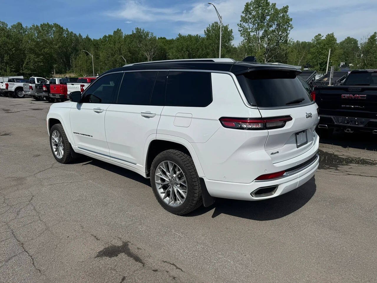 Used 2023 Jeep Grand Cherokee L Summit w/ Luxury Tech Group V AWD/4WD image 2