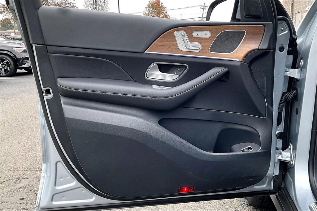 Certified 2025 Mercedes-Benz GLE 350 4MATIC image 18