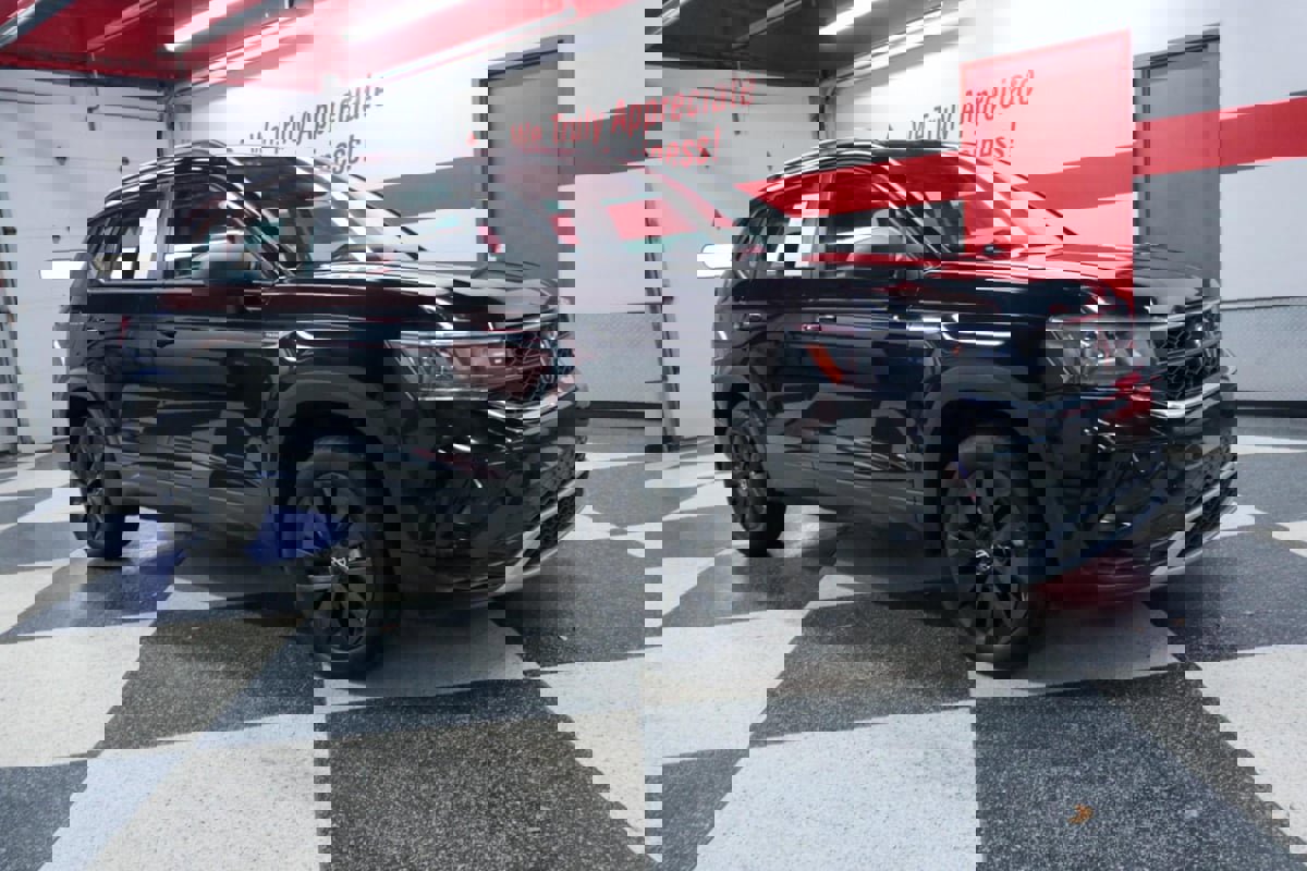 Used 2024 Volkswagen Taos S image 2