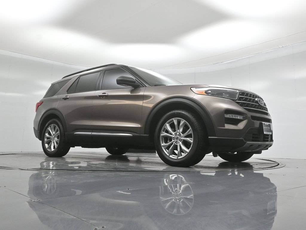 Used 2021 Ford Explorer XLT w/ Equipment Group 202A RWD image 3