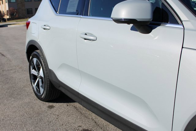 Used 2025 Volvo XC40 B5 Plus image 51