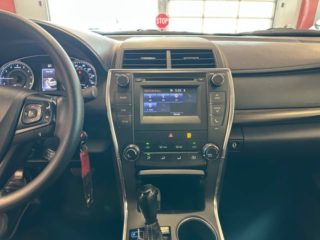 Used 2016 Toyota Camry LE FWD image 23