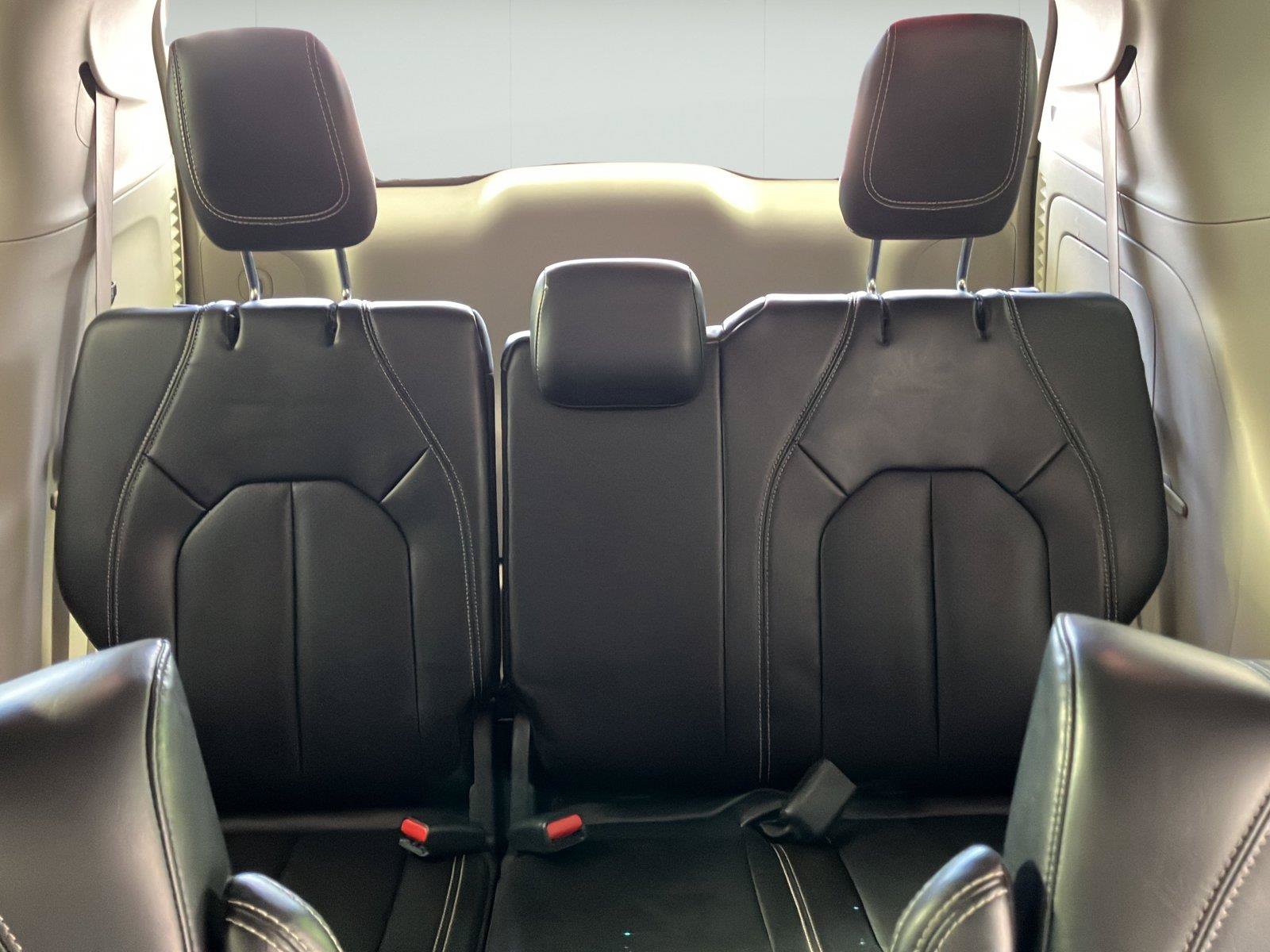 Used 2023 Chrysler Pacifica Touring-L FWD image 19