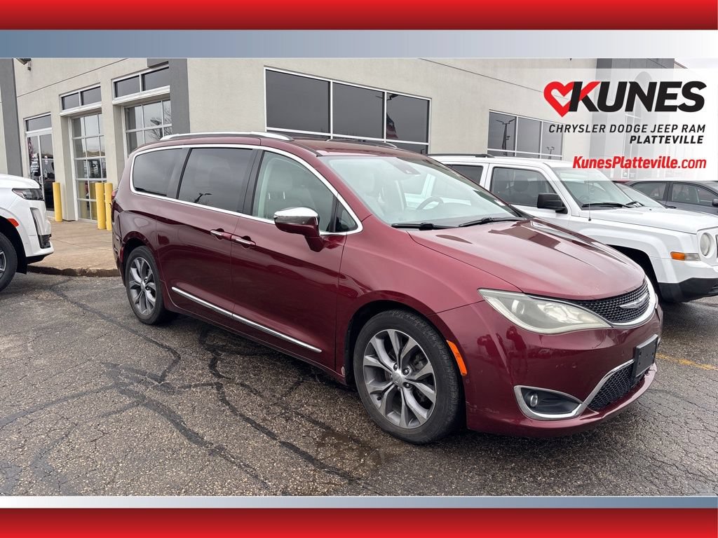 Used 2017 Chrysler Pacifica Limited w/ UConnect Theater Package FWD image 1