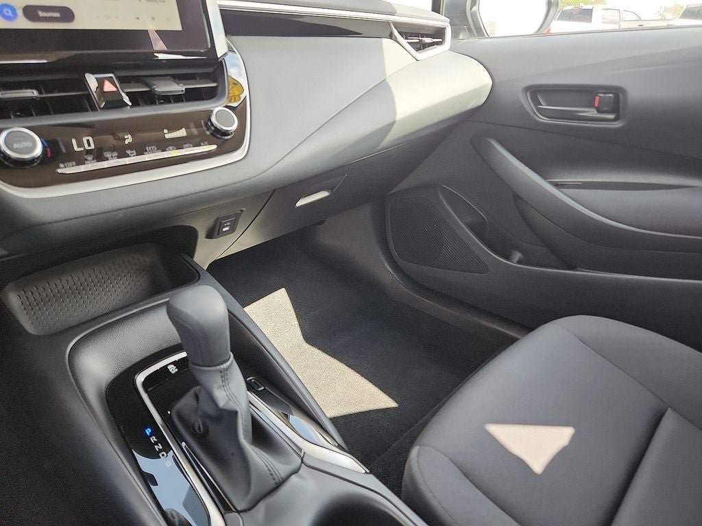Used 2026 Toyota Corolla LE FWD image 30