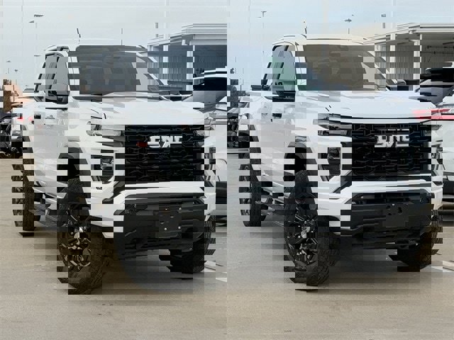 Used 2024 GMC Canyon Elevation w/ Convenience Package image 2