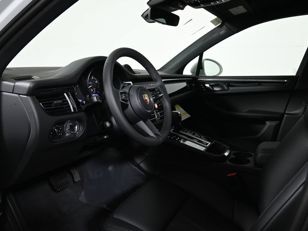 Used 2026 Porsche Macan AWD/4WD image 4