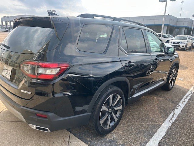 Used 2023 Honda Pilot Touring image 6