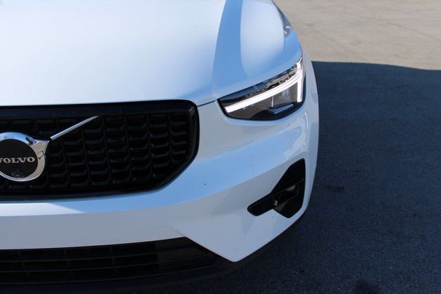 Used 2025 Volvo XC40 B5 Plus image 43