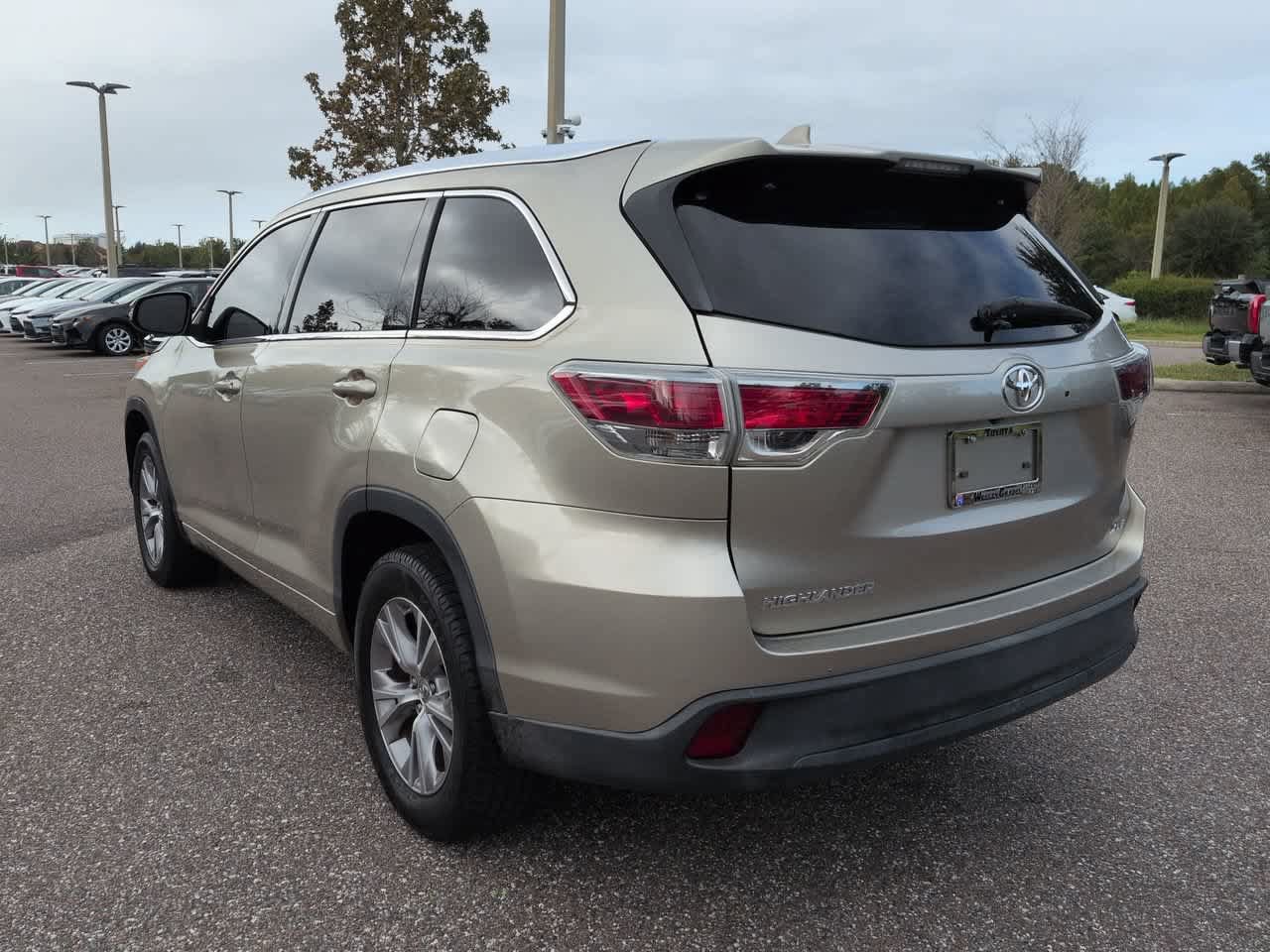 Used 2015 Toyota Highlander XLE FWD image 4