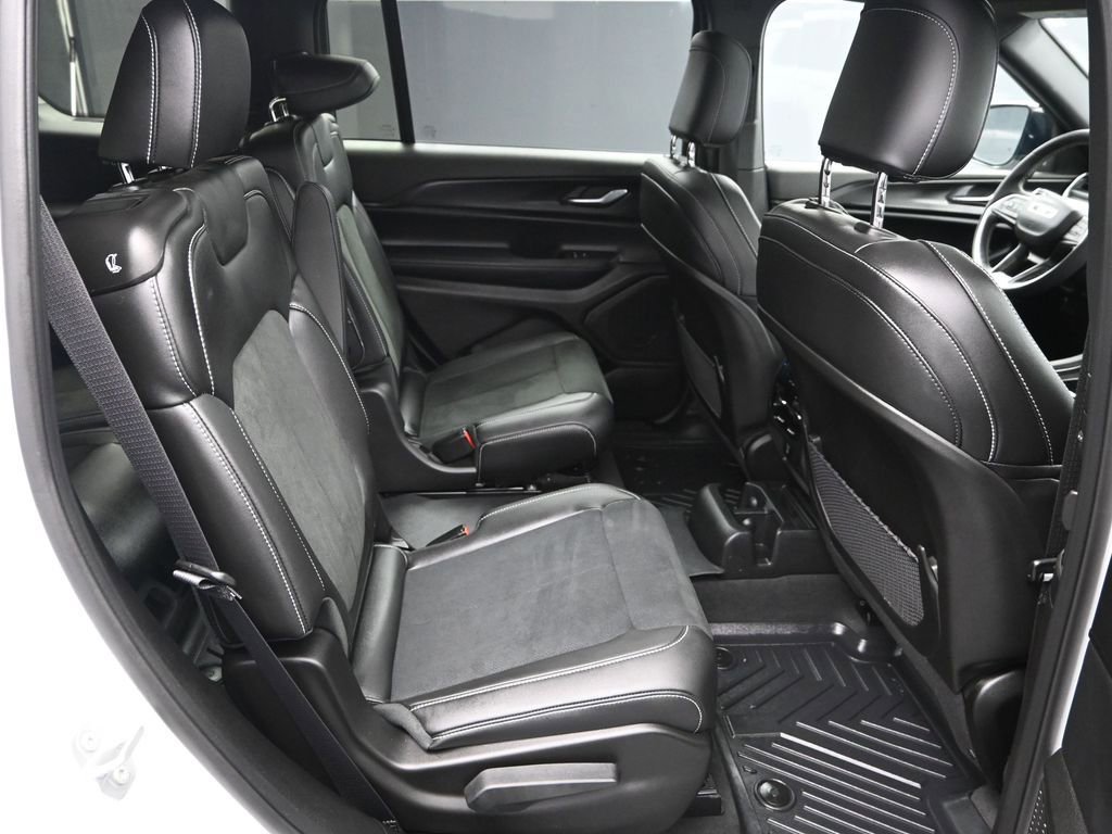 Used 2025 Jeep Grand Cherokee L Altitude image 37