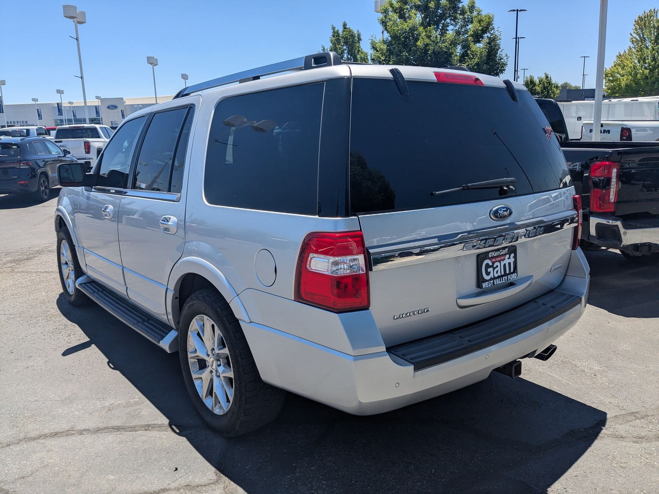 Used 2016 Ford Expedition Limited AWD/4WD image 8