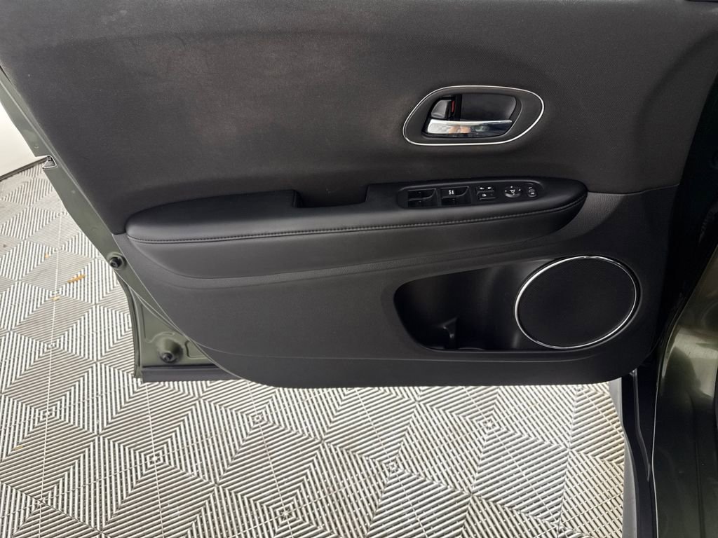 Used 2018 Honda HR-V EX image 9