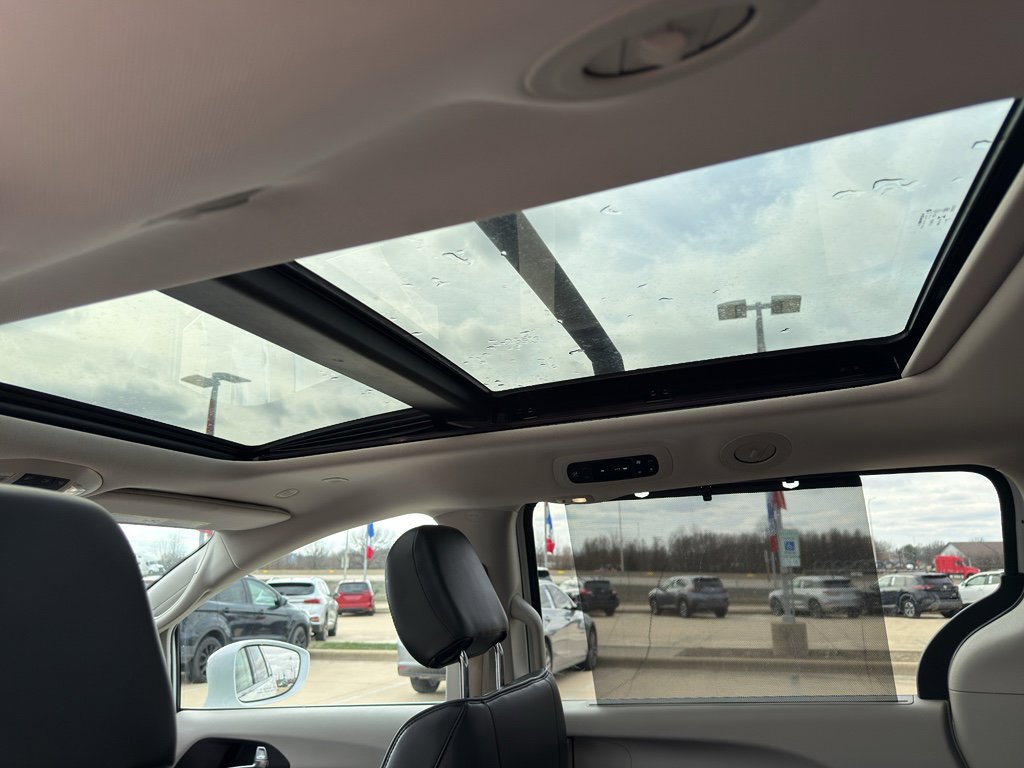 Used 2020 Chrysler Pacifica Limited w/ Advanced Safetytec Group image 17