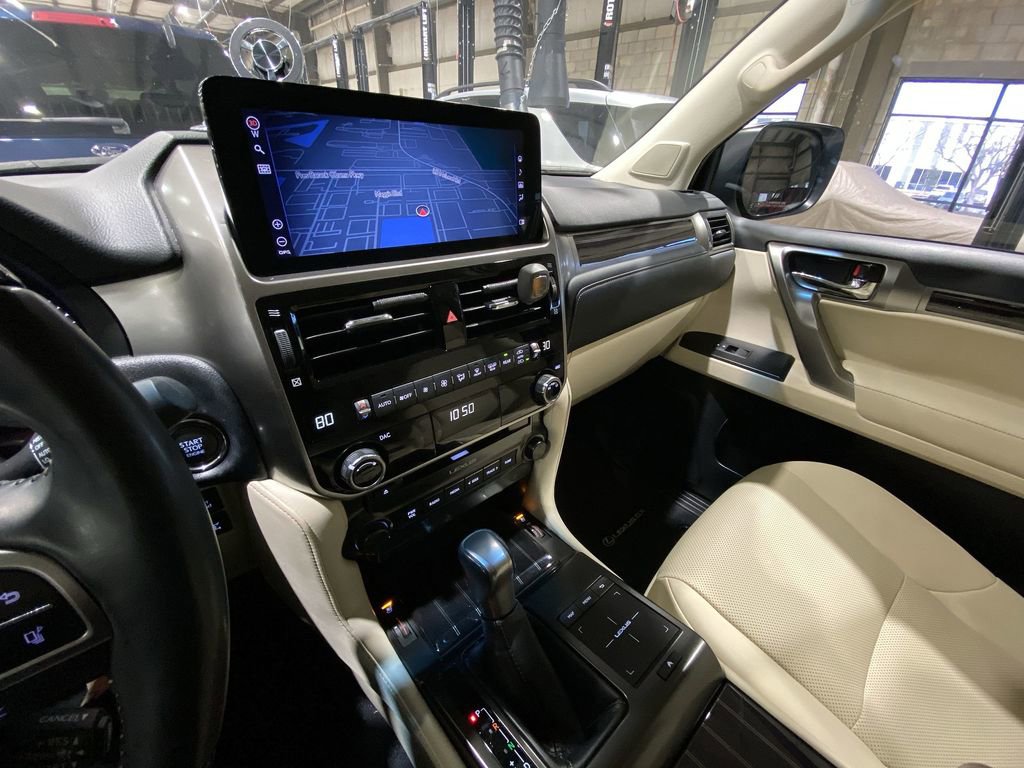 Used 2023 Lexus GX 460 Premium w/ Premium Package image 8