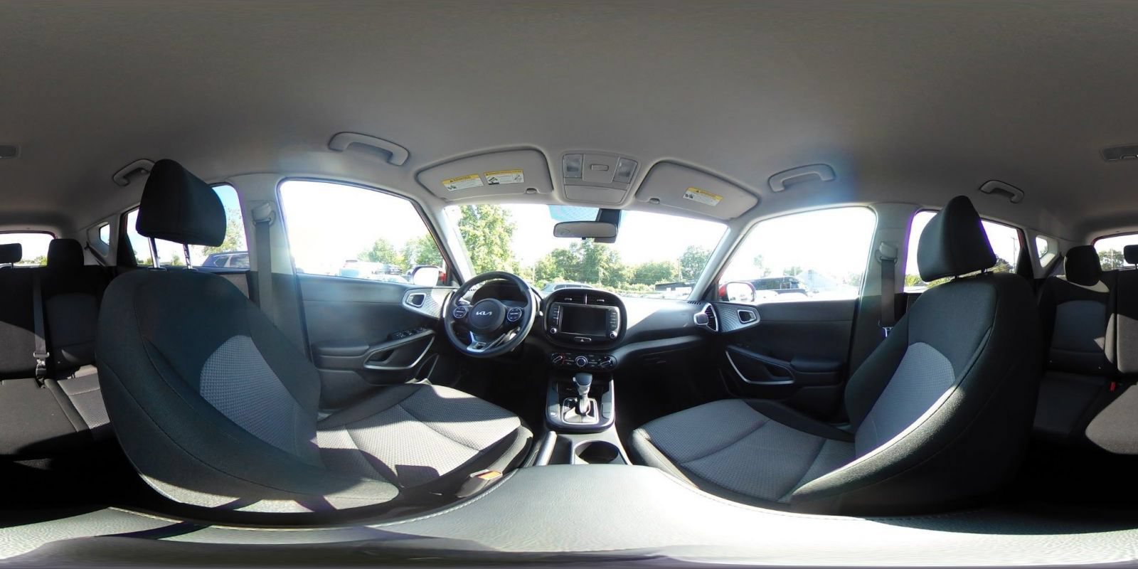 Used 2025 Kia Soul LX w/ LX Technology Package FWD image 40