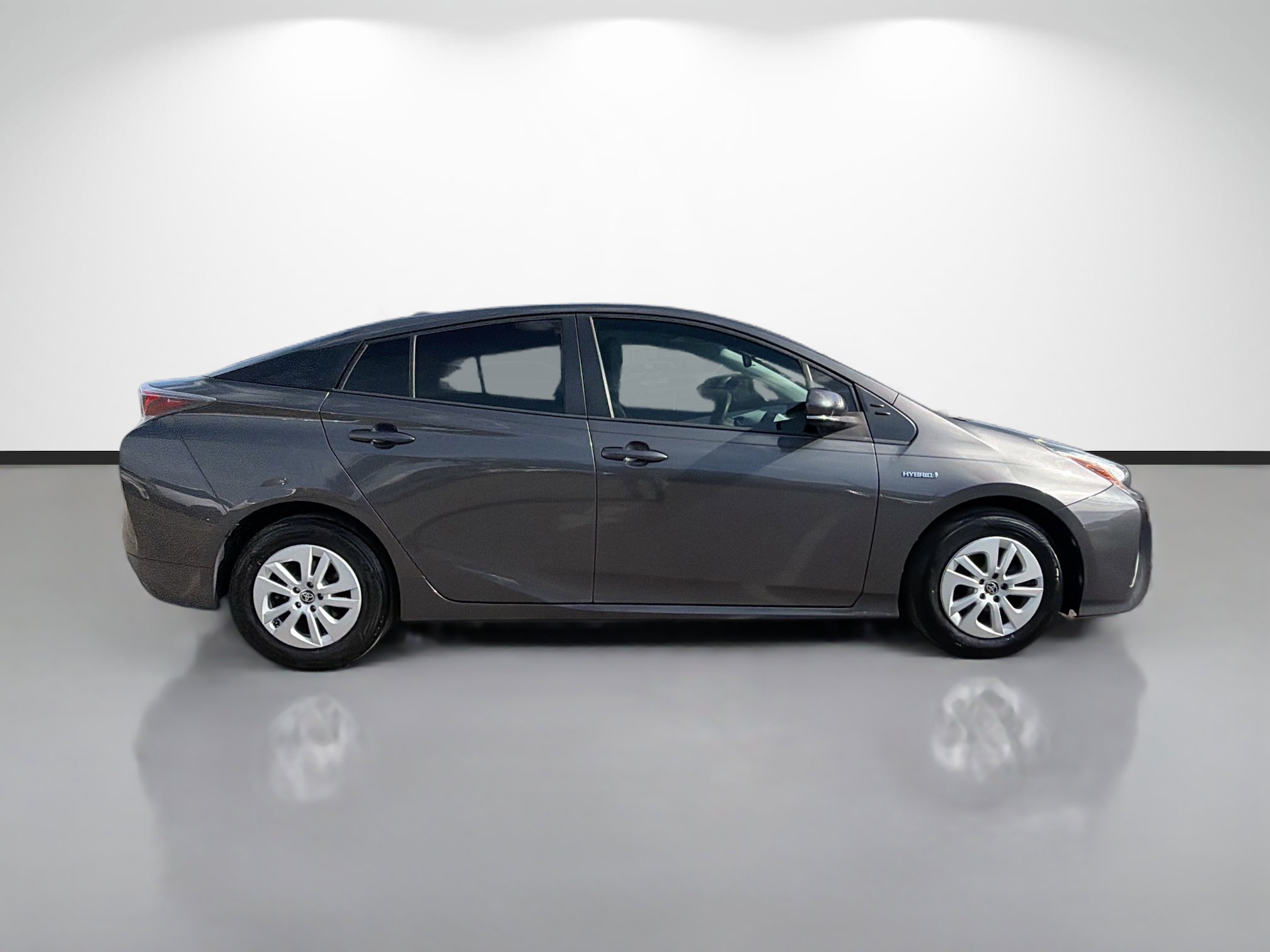 Used 2017 Toyota Prius Two image 2